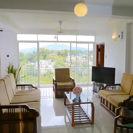 Villa Serene Канди Экстерьер фото