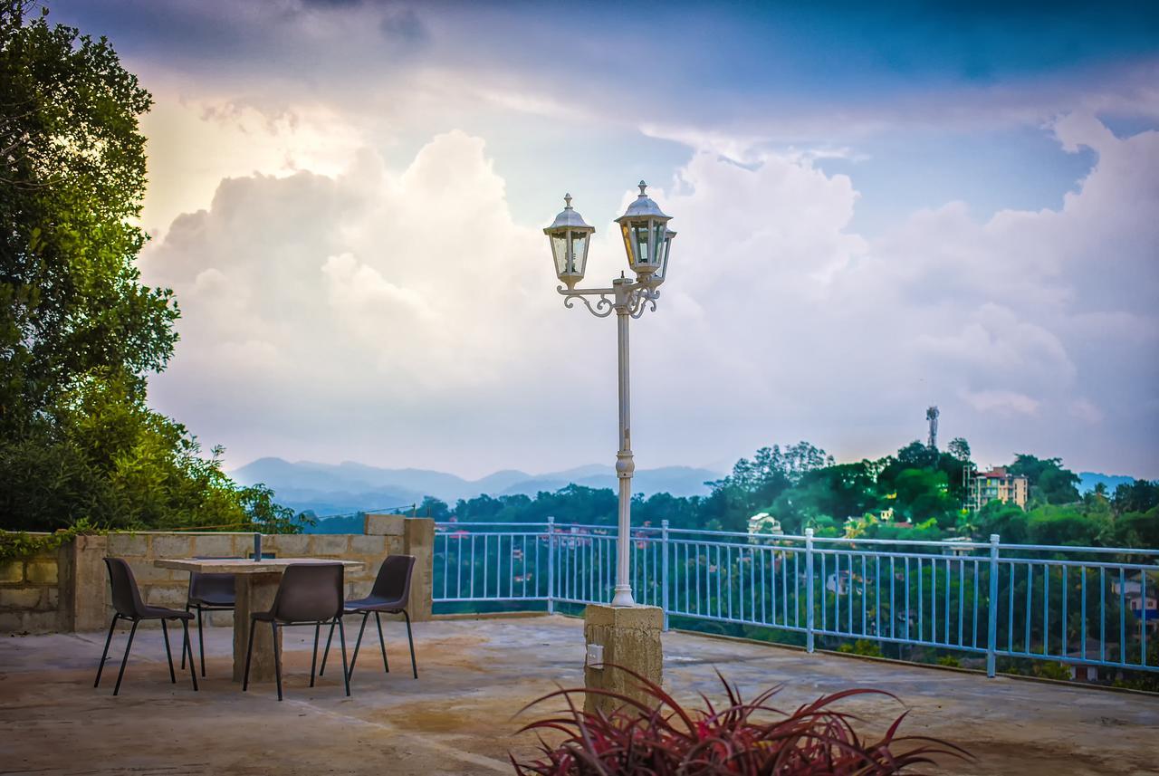 Villa Serene Канди Экстерьер фото